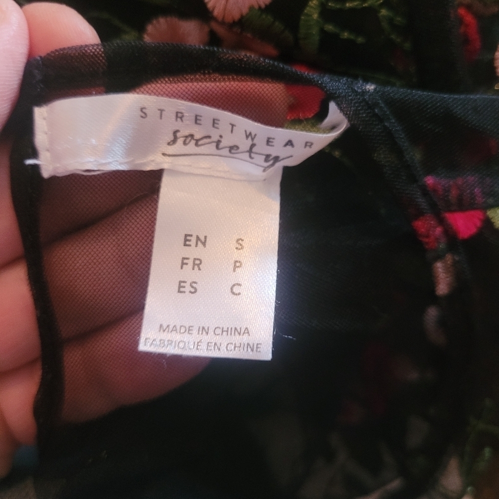 Streetwear Society Black Mesh Top with Embroidered Floral Pattern S - Picture 7 of 7